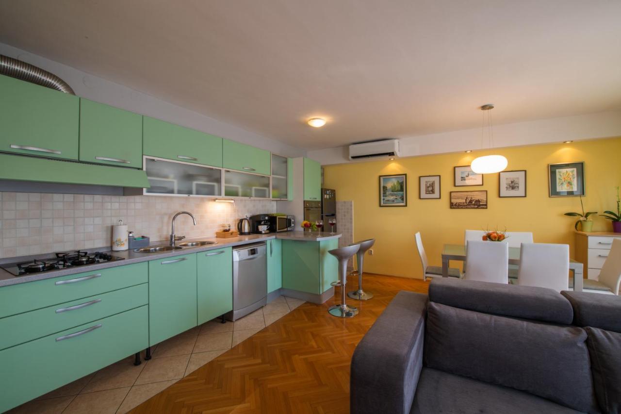 Apartman Silvija โอซีเยก ภายนอก รูปภาพ