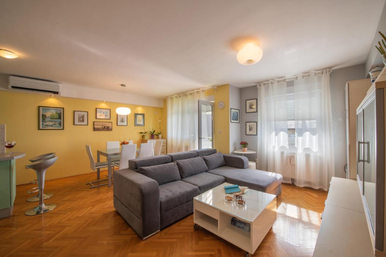 Apartman Silvija โอซีเยก ภายนอก รูปภาพ
