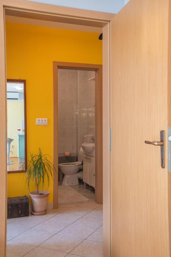 Apartman Silvija โอซีเยก ภายนอก รูปภาพ